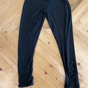 No Boundaries, L (I 1-13), black leggings with crisscross on legs